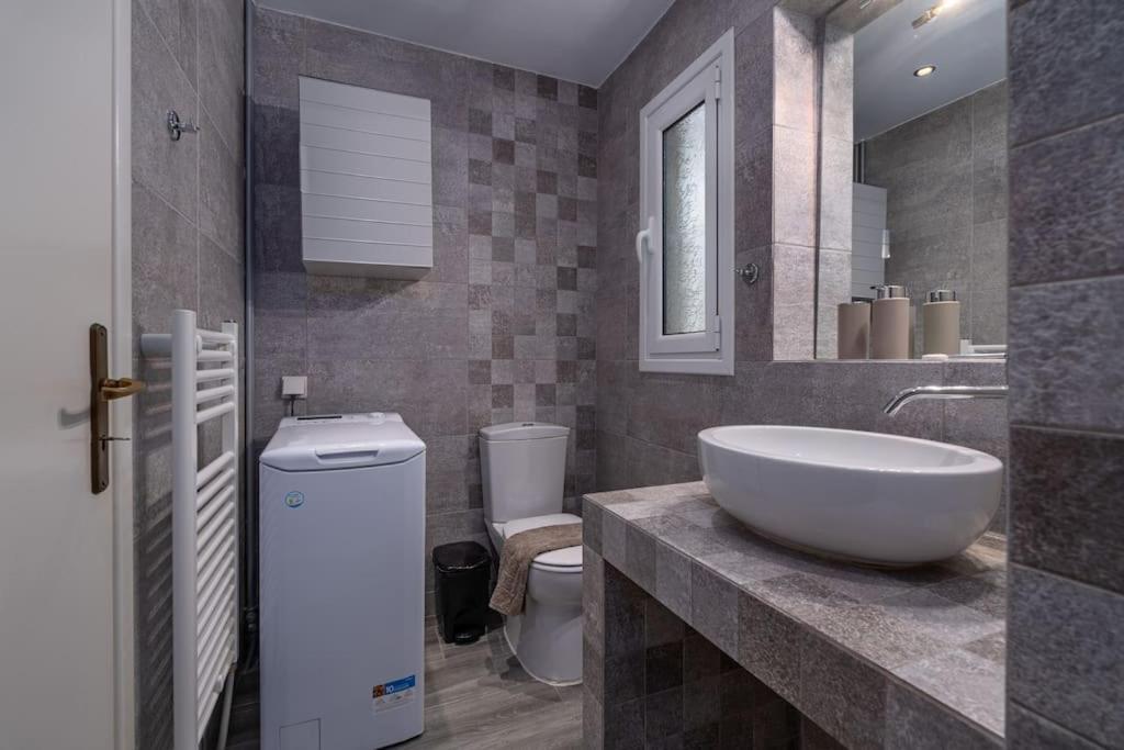 Peaceful 2 Bedroom In Glyfada Center Athens Exterior photo